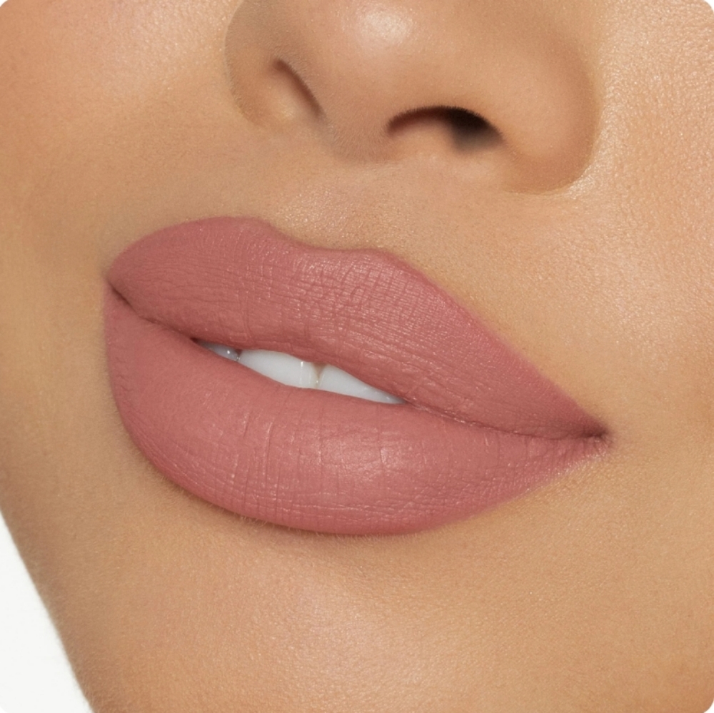 KYLIE COSMETICS MATTE LIQIUD LIPSTICK.